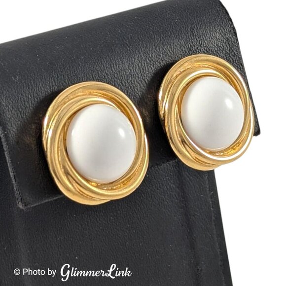 Vintage Trifari Round White Cabochon Twisted Trim Gold Tone Clip On Earrings - Picture 2 of 11